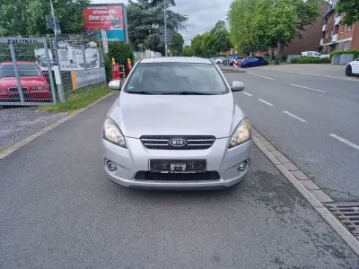 Używany Kia Ceed 125 KM (91 kW) 2010 Srebrny Hatchback