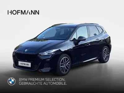 Gebraucht BMW 230e Active Tourer M Sport 326 PS (239 kW) 2023 Saphirschwarz metallic Van / Kleinbus