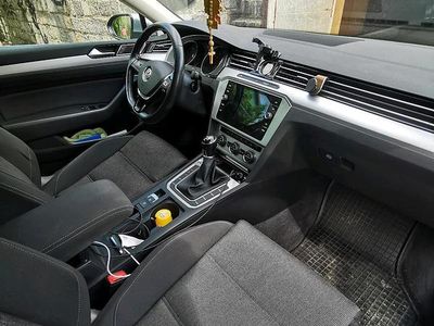 Gebraucht VW Passat 140 PS (102 kW) 2018 Silber Kombi