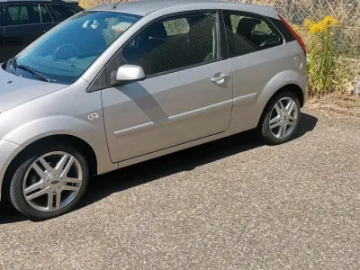 Gebraucht Ford Fiesta 65 PS (47 kW) 2008 Silber Kleinwagen
