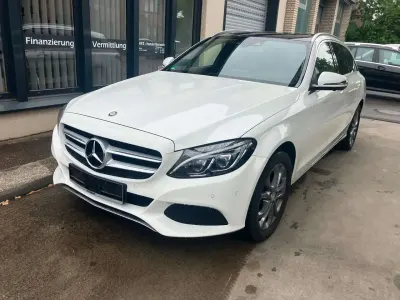 Używany Mercedes C400 333 KM (244 kW) 2016 Biały Kombi