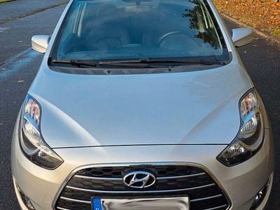 Silber Gebraucht 2015 Hyundai ix20 YES! Gold Kleinwagen | 10.300 € (Fairer Preis)