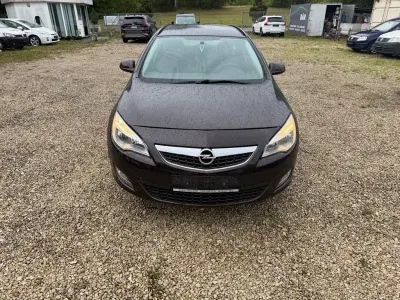 Gebraucht Opel Astra Edition 101 PS (74 kW) 2012 Kombi