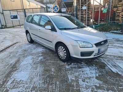 Silber Gebraucht 2007 Ford Focus Kombi | 2.500 € (Etwas zu teuer)