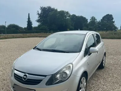 Gebraucht Opel Corsa Edition 75 PS (55 kW) 2010 Silber Kleinwagen