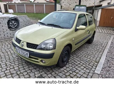 Używany Renault Clio II 75 KM (55 kW) 2003 Żółty Sedan/Limuzyna