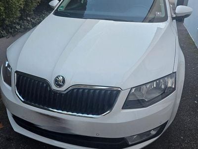 Weiß Gebraucht 2016 Skoda Octavia Joy Kombi | 13.990 € (Guter Preis)