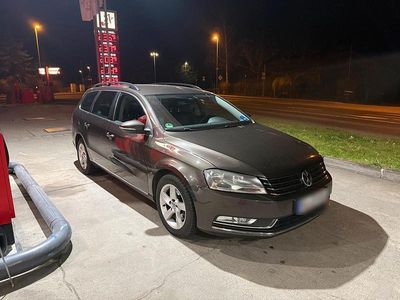 Gebraucht VW Passat 140 PS (102 kW) 2012 Braun Kombi
