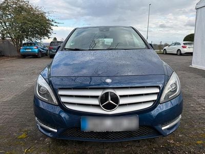 Gebraucht Mercedes B200 135 PS (99 kW) 2012 Blau Van / Kleinbus