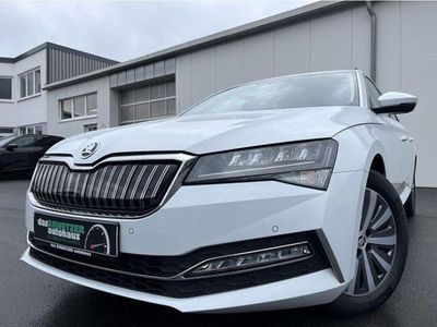 Moonweiss (metallic) Gebraucht 2022 Skoda Superb Ambition Kombi | 23.860 € (Superpreis)