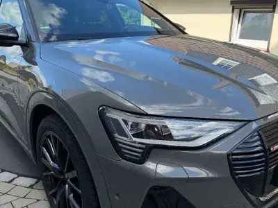 Gebraucht Audi e-tron Black Edition 230 kW (313 PS) 2022 Grau SUV