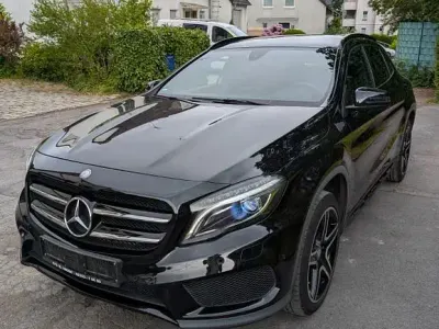Gebraucht Mercedes GLA180 StreetStyle 122 PS (89 kW) 2016 Schwarz SUV