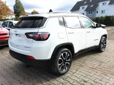 Gebraucht Jeep Compass Limited 131 PS (96 kW) 2022 Alpine white alpine white SUV