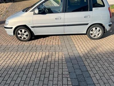 Begagnad Hyundai Matrix 103 HK (75 kW) 2004 Silver Minibuss