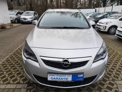 Używany Opel Astra Innovation 125 KM (91 kW) 2011 Srebrny Kombi