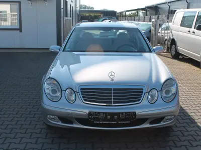 Gebraucht Mercedes E200 163 PS (119 kW) 2003 Silber Limousine