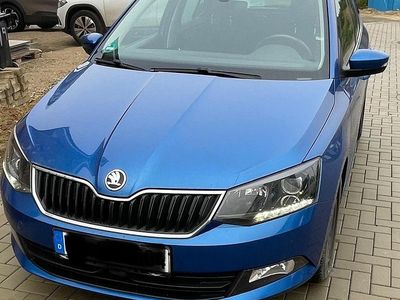 Blau Gebraucht 2015 Skoda Fabia Style Kleinwagen | 8.500 € (Fairer Preis)