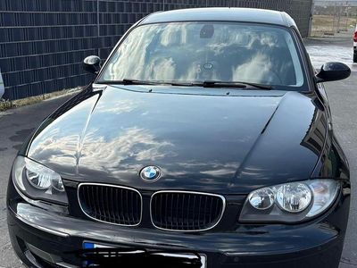 Gebraucht BMW 116 121 PS (88 kW) 2008 Schwarz Kleinwagen