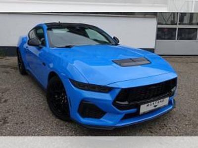 Neu Ford Mustang GT Fastback 446 PS (328 kW) 2025 Blau (grabber blue metallic) Coupé