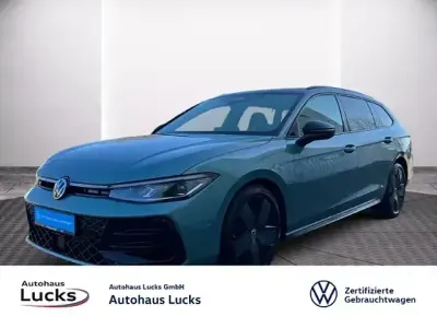 Gebraucht VW Passat R-line 193 PS (141 kW) 2025 Grün Kombi
