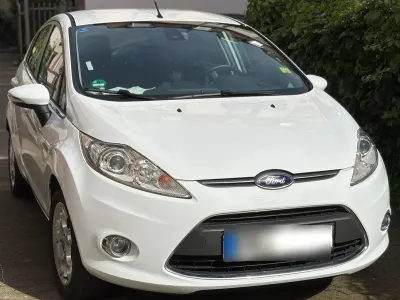 Gebraucht Ford Fiesta Titanium 82 PS (60 kW) 2012 Weiß Kleinwagen
