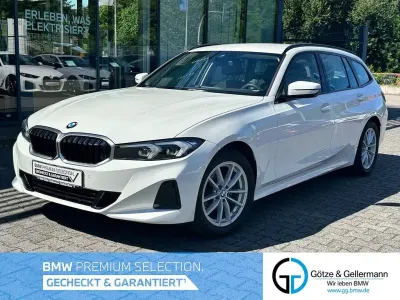 Gebraucht BMW 318 Shadowline 156 PS (114 kW) 2025 Alpinweiss Kombi
