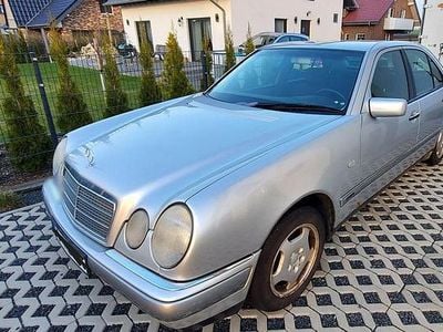 Gebraucht Mercedes E200 Classic 136 PS (100 kW) 1998 Silber Limousine