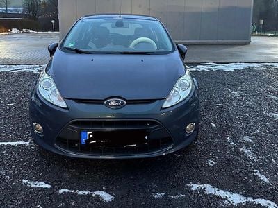 Gebraucht Ford Fiesta 97 PS (71 kW) 2010 Grau Limousine