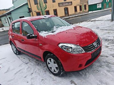 Rot Gebraucht 2010 Dacia Sandero Lauréate Limousine | 1.990 € (Fairer Preis)