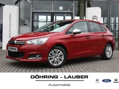 Używany Citroën C4 PureTech 131 KM (96 kW) 2015 Czerwony Sedan/Limuzyna