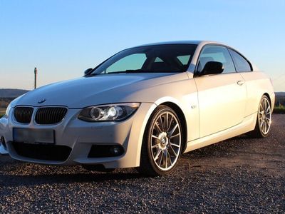 gebraucht BMW 335 i Coupé M Sport Edition DKG Mineralweiß E92