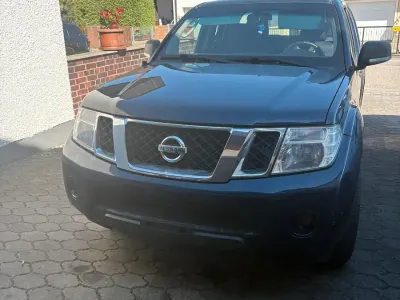 Gebraucht Nissan Navara 190 PS (139 kW) 2011 Blau Pickup