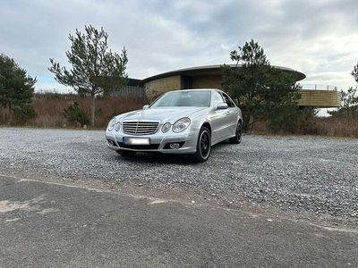 Usata Mercedes E500 Elegance 387 CV (284 kW) 2006 Argento Berlina