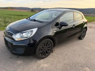 Gebraucht Kia Rio 109 PS (80 kW) 2013 Schwarz Kleinwagen
