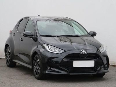 Black mica / ink Gebraucht 2023 Toyota Yaris Comfort Limousine | 17.990 € (Fairer Preis)
