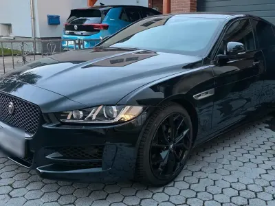 Käytetty Jaguar XE R-Sport 179 HP (131 kW) 2017 Musta Sedan