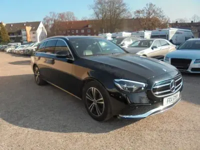 Gebraucht Mercedes E220 Avantgarde 200 PS (147 kW) 2022 Schwarz Limousine