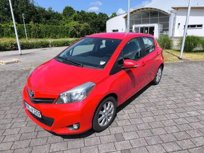 Gebraucht Toyota Yaris Life 69 PS (50 kW) 2012 Rot Kleinwagen