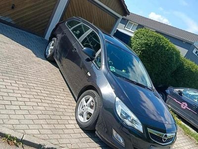 Usata Opel Astra 100 CV (73 kW) 2012 Nero Station wagon