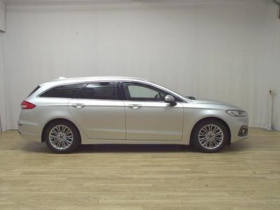 Silber Gebraucht 2022 Ford Mondeo Titanium Limousine | 12.780 € (Fairer Preis)