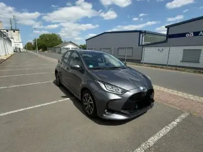 Gebraucht Toyota Yaris Team 116 PS (85 kW) 2022 Grau Kleinwagen