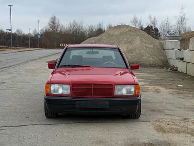 Gebraucht Mercedes 190 122 PS (89 kW) 1984 Rot Limousine