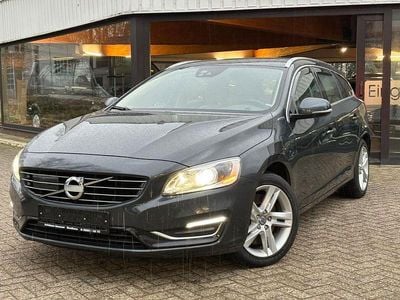Grau Gebraucht 2013 Volvo V60 Summum Kombi | 9.999 € (Fairer Preis)