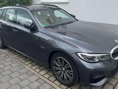 Grau Gebraucht 2022 BMW 330e Sport Line Kombi | 37.500 € (Teuer)