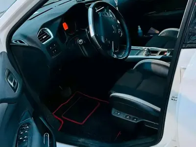Używany Citroën C4 111 KM (81 kW) 2012 Biały Sedan/Limuzyna