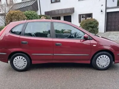 Gebraucht Nissan Almera Tino 114 PS (83 kW) 2001 Rot Van / Kleinbus