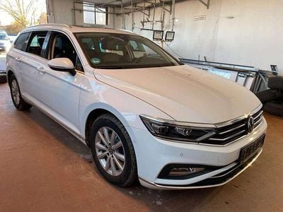 Weiß Gebraucht 2022 VW Passat Elegance Kombi | 24.980 € (Etwas zu teuer)