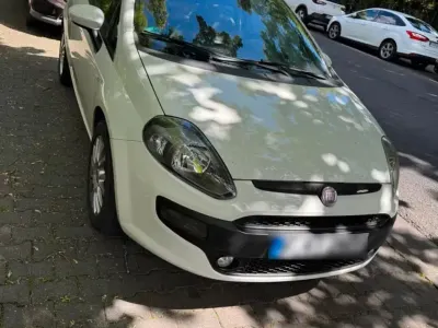 Gebraucht Fiat Punto Evo 135 PS (99 kW) 2011 Weiß Kleinwagen