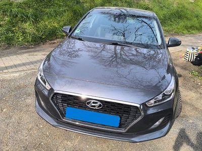 Używany Hyundai i30 Pure 100 KM (73 kW) 2019 Szary Sedan/Limuzyna