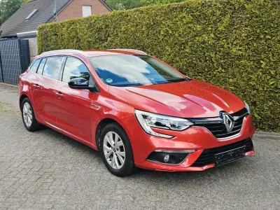 Usata Renault Mégane GrandTour LIMITED 140 CV (102 kW) 2019 Rosso Station wagon